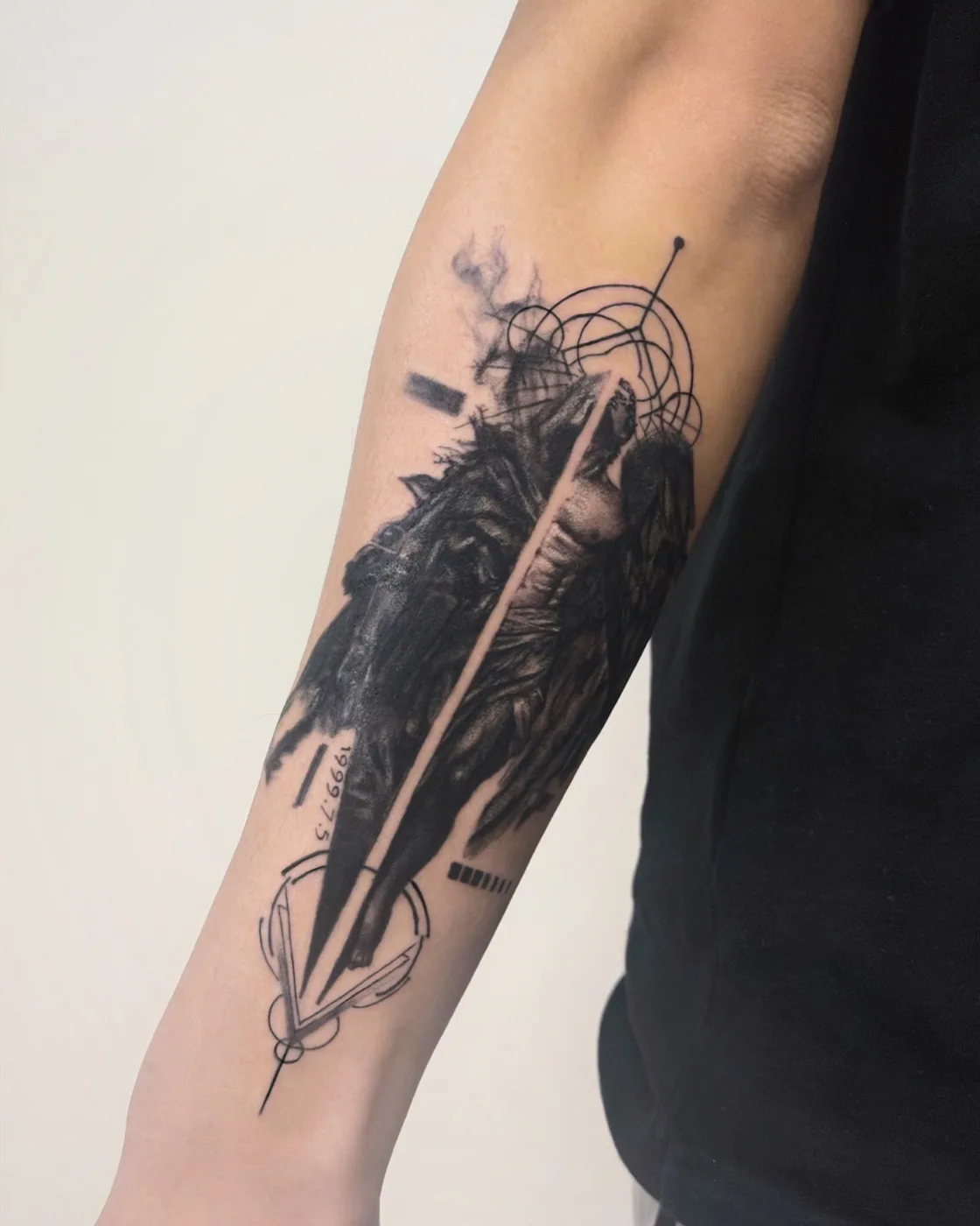 HIM 黑灰寫實紋身作品