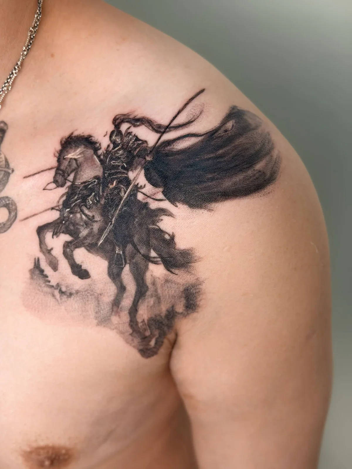 HIM 黑灰上背騎士紋身作品